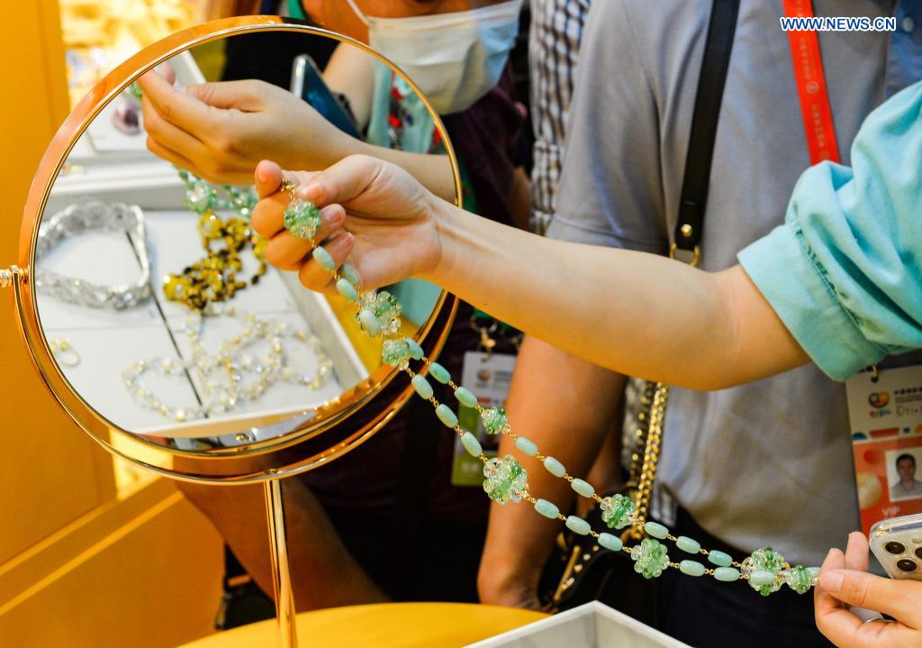 Photo taken on May 7, 2021 shows a necklace displayed at the first China International Consumer Products Expo in Haikou, capital of south China's Hainan Province. Covering 80,000 square meters, the expo is the largest consumer goods expo in the Asia-Pacific region, according to the organizers. (Xinhua/Zhou Jiayi)