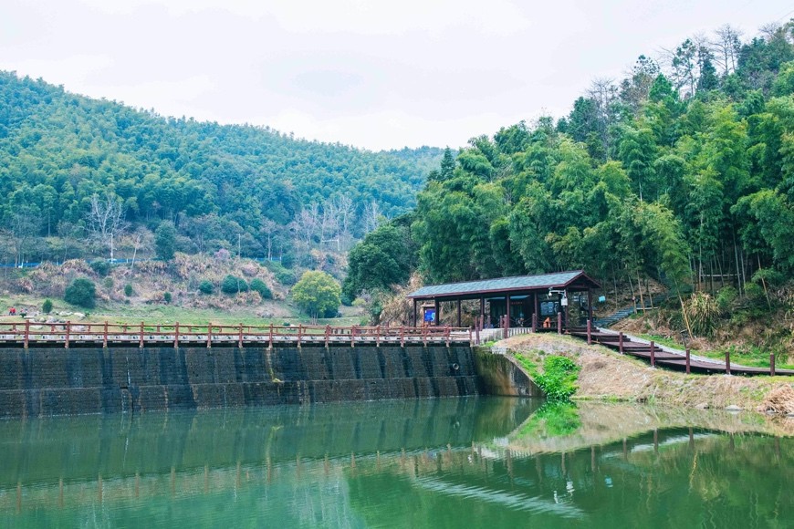 月亮湾山体公园堪称南昌的后花园，也是山好水好风景好的典范！