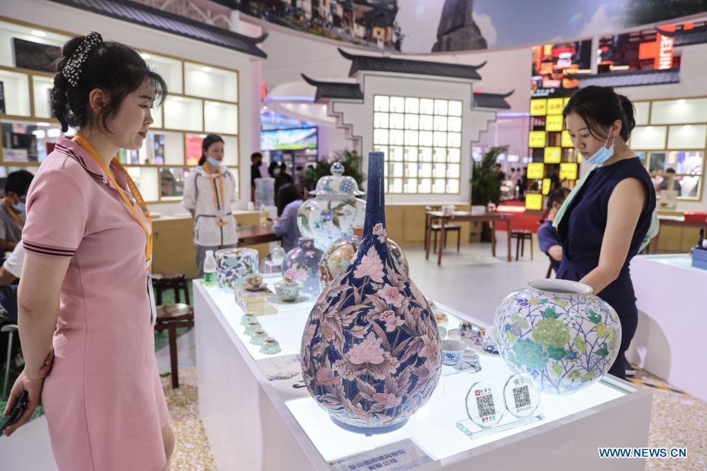 Visitors view porcelain from Jingdezhen, a world-famous 