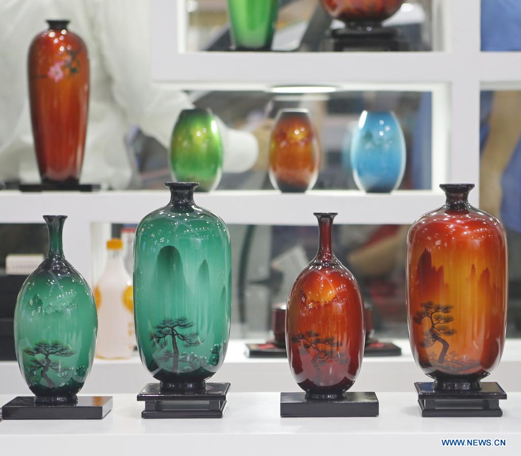 Photo taken on May 9, 2021 shows lacquerware on display during the first China International Consumer Products Expo in Haikou, capital of south China's Hainan Province. Domestic exhibits with Chinese characteristics are quite a sight at the Expo, not only meeting the needs of consumers, but also reflecting the unique charm of Chinese culture. (Xinhua/Ding Hongfa)