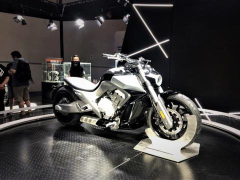 国产四缸科幻巡航 奔达LFC700路试进行中 保留概念车造型