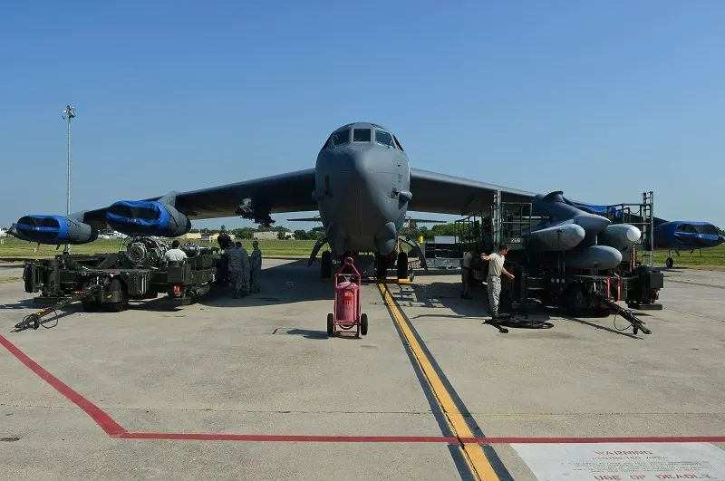 ▲资料图片：停放在巴克斯戴尔空军基地的美军B-52H战略轰炸机。（美空军官网）