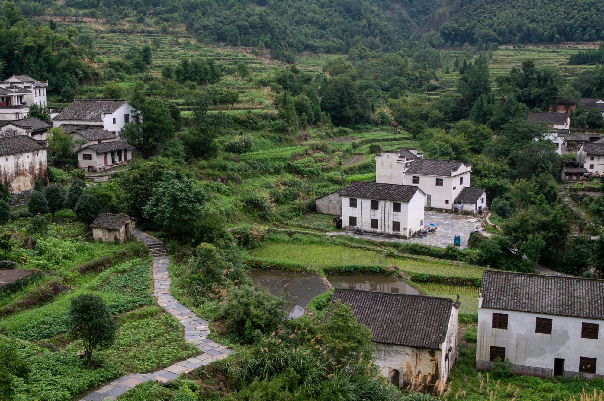 逯家岭：悬崖上的古村落-茶叶入口香 - 茶业口镇特色地质小镇