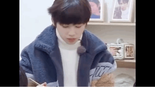 宋亚轩吃东西嘴巴鼓鼓的样子也太可爱了吧今天是化身妈粉的一天