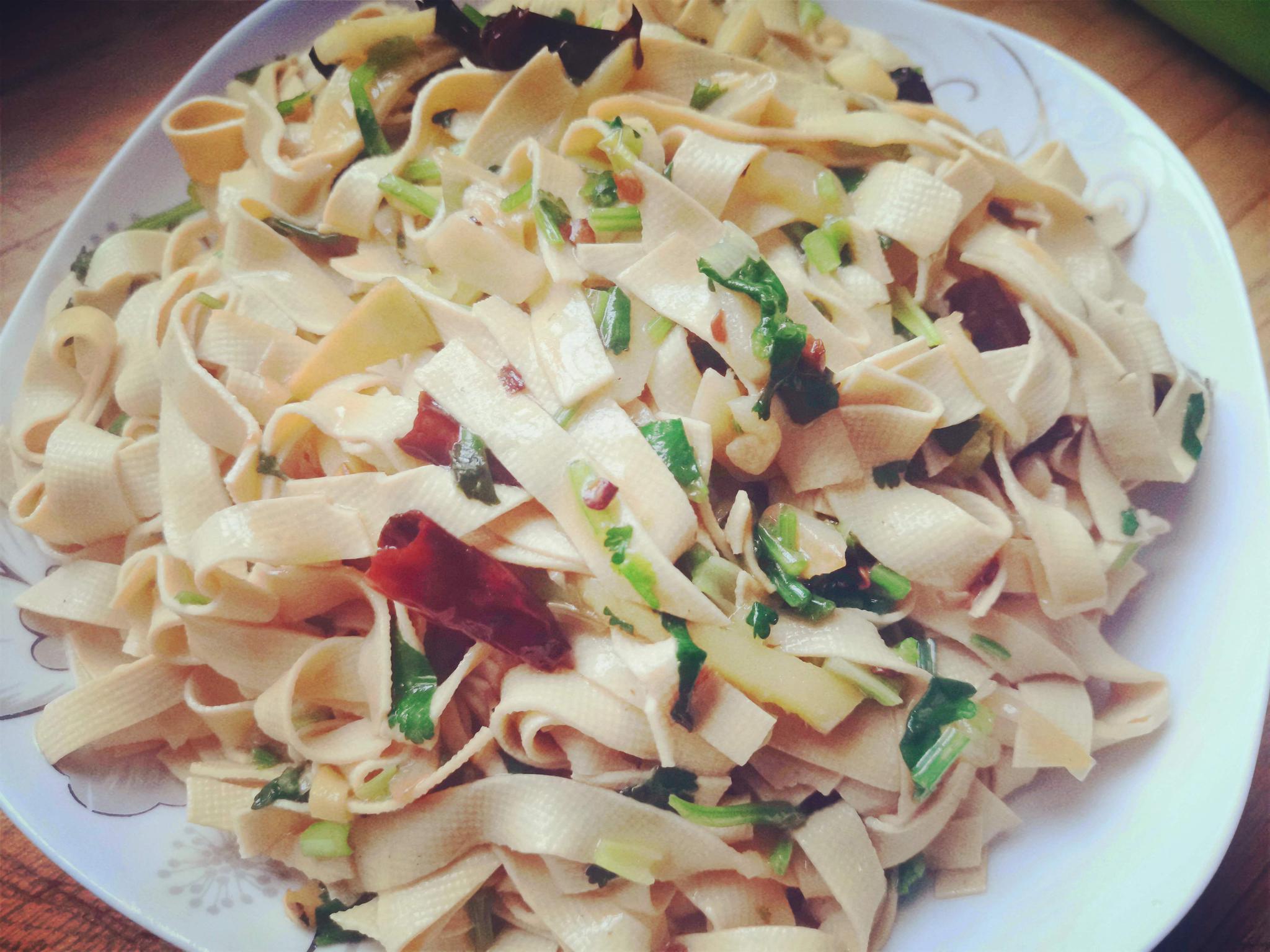 学会这样做香菜炒豆皮家常好吃又营养美味