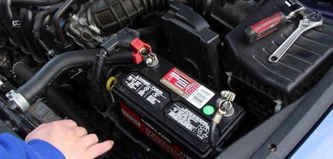 自动挡汽车电瓶没电打不着车了,怎么办?