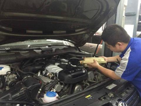 私家车一年跑不到1万公里，还按公里数保养？修车工：没那么简单