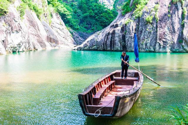 浙江楠溪江可媲美九寨沟！一湾碧水，一片竹筏，探寻诗情画意