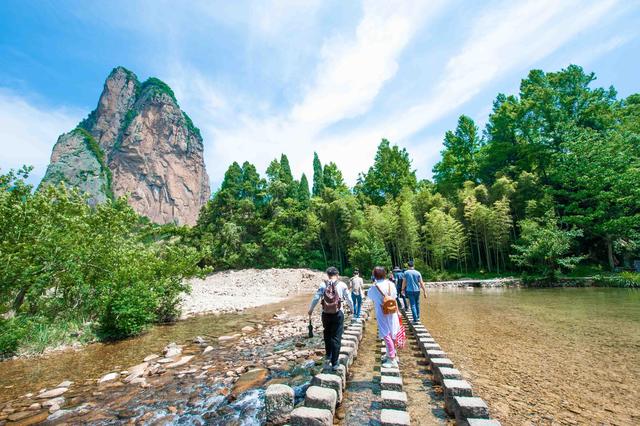 浙江楠溪江可媲美九寨沟!一湾碧水,一片竹筏,探寻诗情画意 浙江楠溪江可媲美九寨沟!一湾碧水,一片竹筏,探寻诗情画意