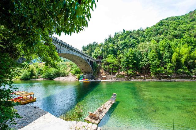 浙江楠溪江可媲美九寨沟!一湾碧水,一片竹筏,探寻诗情画意 浙江楠溪江可媲美九寨沟!一湾碧水,一片竹筏,探寻诗情画意