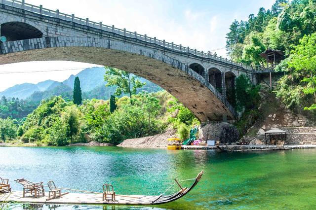 浙江楠溪江可媲美九寨沟!一湾碧水,一片竹筏,探寻诗情画意 浙江楠溪江可媲美九寨沟!一湾碧水,一片竹筏,探寻诗情画意