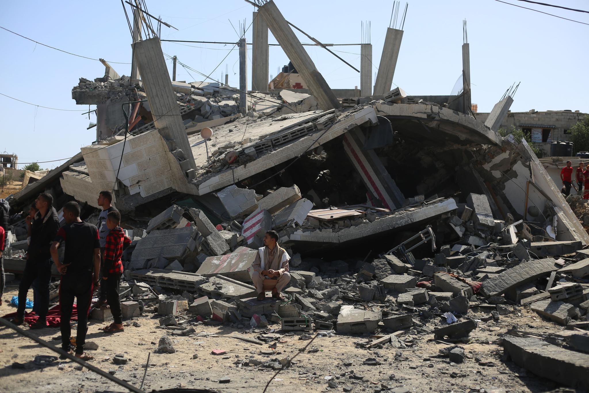 以军轰炸加沙中部致逾200人死伤_凤凰网视频_凤凰网