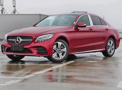 都说挣钱不容易，入门级豪车，宝马3还是奔驰C？