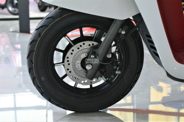 高颜值小资范日常通勤代步利器qjmotor壹米150到店实拍