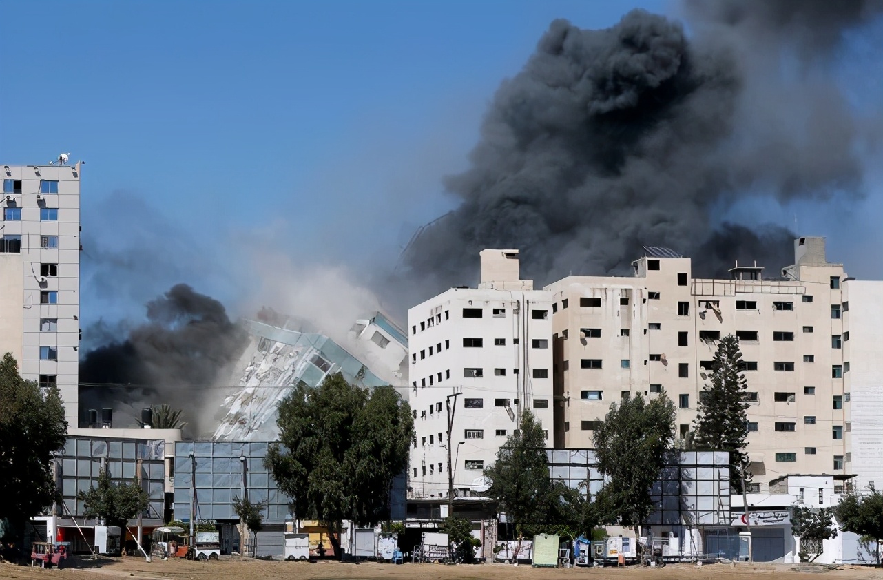 遭150枚火箭弹袭击后，以色列发动空袭造成巴勒斯坦20人死亡_发生冲突