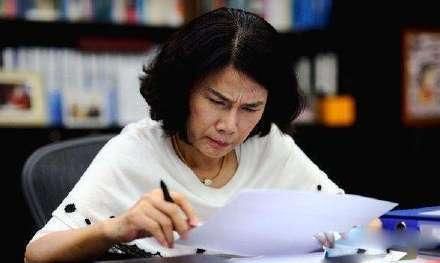 现在的年轻人能吃苦吗?董明珠称年轻人找工作把钱放第一位休闲区蓝鸢梦想 - Www.slyday.coM 现在的年轻人能吃苦吗?董明珠称年轻人找工作把钱放第一位休闲区蓝鸢梦想 - Www.slyday.coM