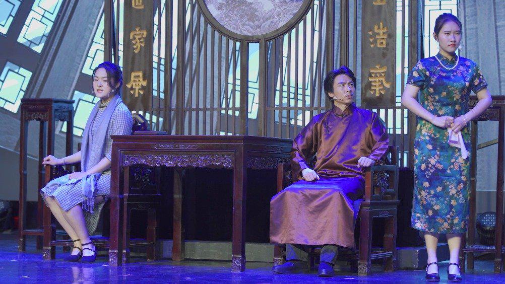 西译举行话剧《共产党宣言》首演_新浪新闻