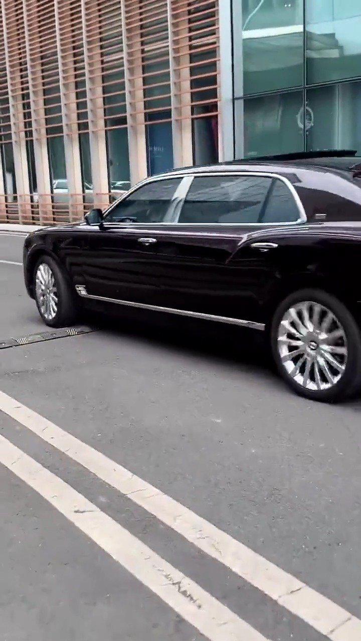 600万宾利慕尚，偶遇1400万定制幻影……