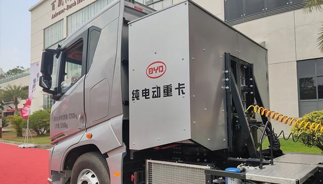 电动重卡时代来了?比亚迪q3纯电牵引车给你答案