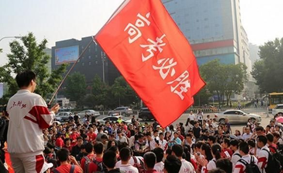 学霸高考672分,没考上清华父亲强迫复读,分数出来后全家沉默了休闲区蓝鸢梦想 - Www.slyday.coM 学霸高考672分,没考上清华父亲强迫复读,分数出来后全家沉默了休闲区蓝鸢梦想 - Www.slyday.coM