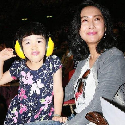 朱茵女儿颜值如何看到照片后网友紫霞仙子