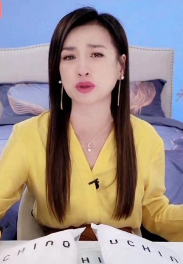 故意炒作?张庭直播哭着卖货惹争议,诉说自己有多不容易 故意炒作?张庭直播哭着卖货惹争议,诉说自己有多不容易