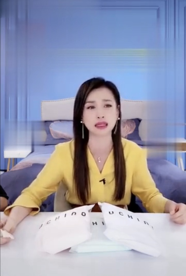 故意炒作?张庭直播哭着卖货惹争议,诉说自己有多不容易 故意炒作?张庭直播哭着卖货惹争议,诉说自己有多不容易