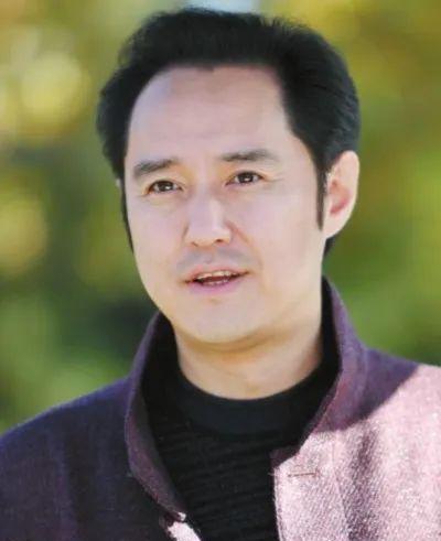 45岁反派专业户冯雷曾弃演从商惨遭失败如今专注拍戏