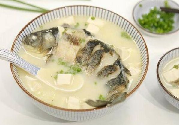 最忌用料酒,记住"5点",鱼汤鲜香好喝