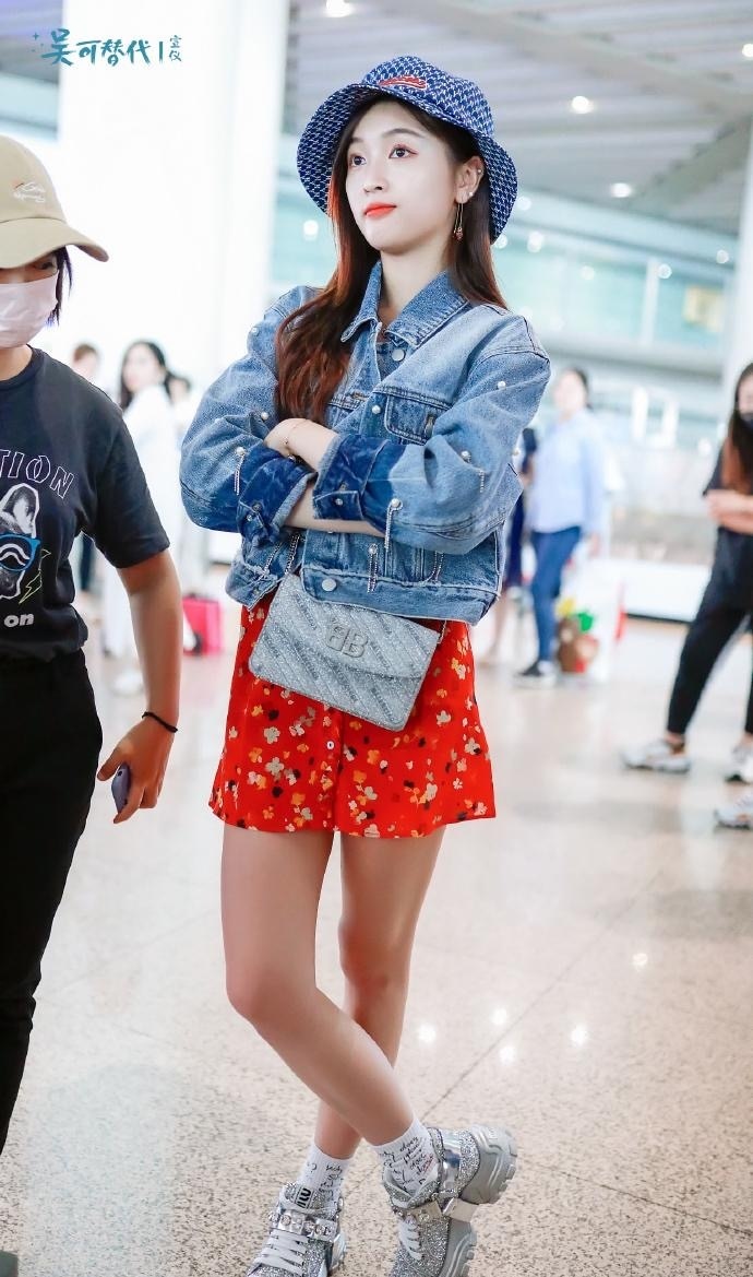 乐华到底把吴宣仪怎么了?创造营时期灵动漂亮,现在土味满满休闲区蓝鸢梦想 - Www.slyday.coM 乐华到底把吴宣仪怎么了?创造营时期灵动漂亮,现在土味满满休闲区蓝鸢梦想 - Www.slyday.coM