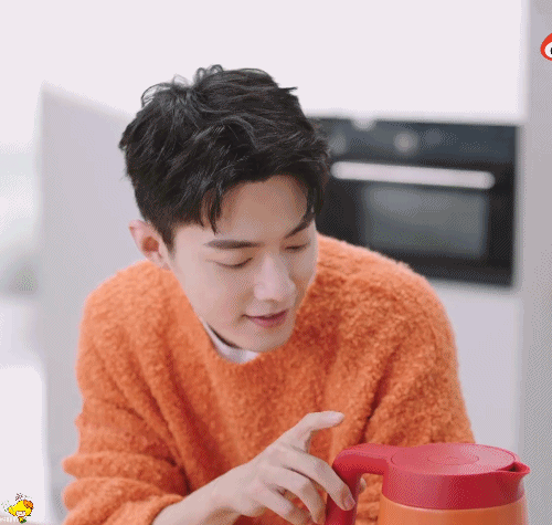 美食看点></p></a>正文> 肖战新代言动图,为你准备早餐的居家男友和精英男友