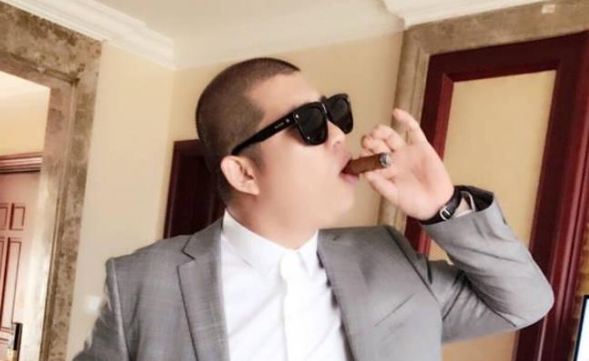 二驴带货被曝卖“山寨手机”,职业打假人:被骗的消费者退一赔三休闲区蓝鸢梦想 - Www.slyday.coM 二驴带货被曝卖“山寨手机”,职业打假人:被骗的消费者退一赔三休闲区蓝鸢梦想 - Www.slyday.coM