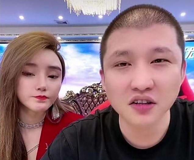 二驴带货被曝卖“山寨手机”,职业打假人:被骗的消费者退一赔三休闲区蓝鸢梦想 - Www.slyday.coM 二驴带货被曝卖“山寨手机”,职业打假人:被骗的消费者退一赔三休闲区蓝鸢梦想 - Www.slyday.coM