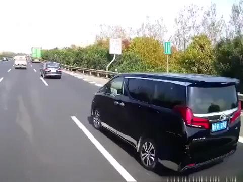 实拍：路怒症！领克是性能车高速上装什么，作死啊！