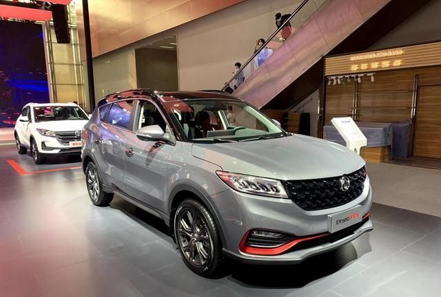 东风580suv7座报价图片,东风风神560裸车价 不到10万即可落地的7座suv,东风风光580实用至上