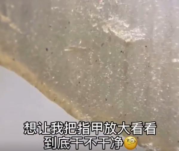 孩子喜欢啃指甲,妈妈别不当回事儿,细菌可多了! 孩子喜欢啃指甲,妈妈别不当回事儿,细菌可多了!