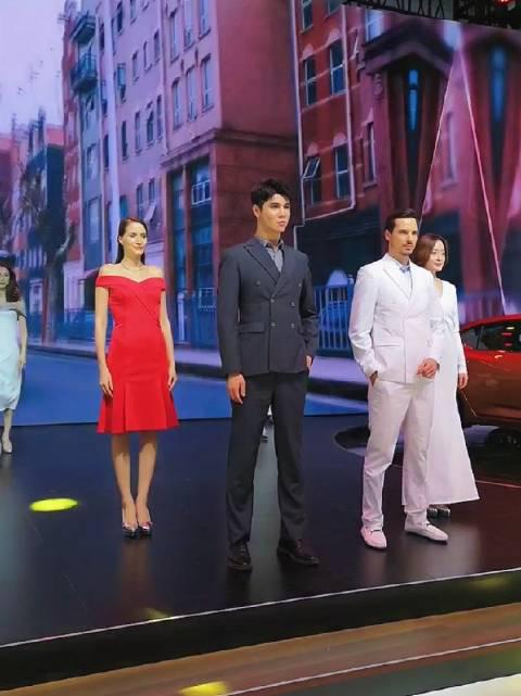 车展上的模特修，2019年手机拍摄于长春汽博会