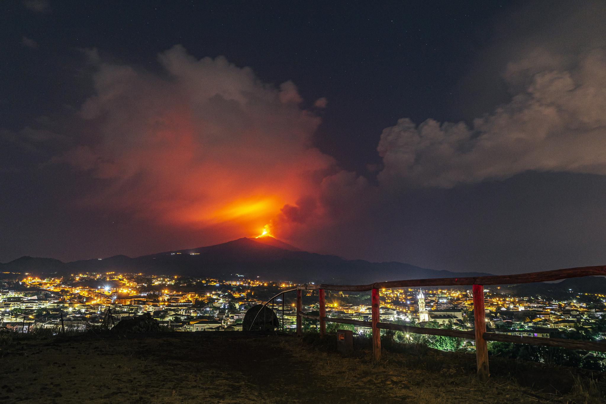 喷发的埃特纳火山