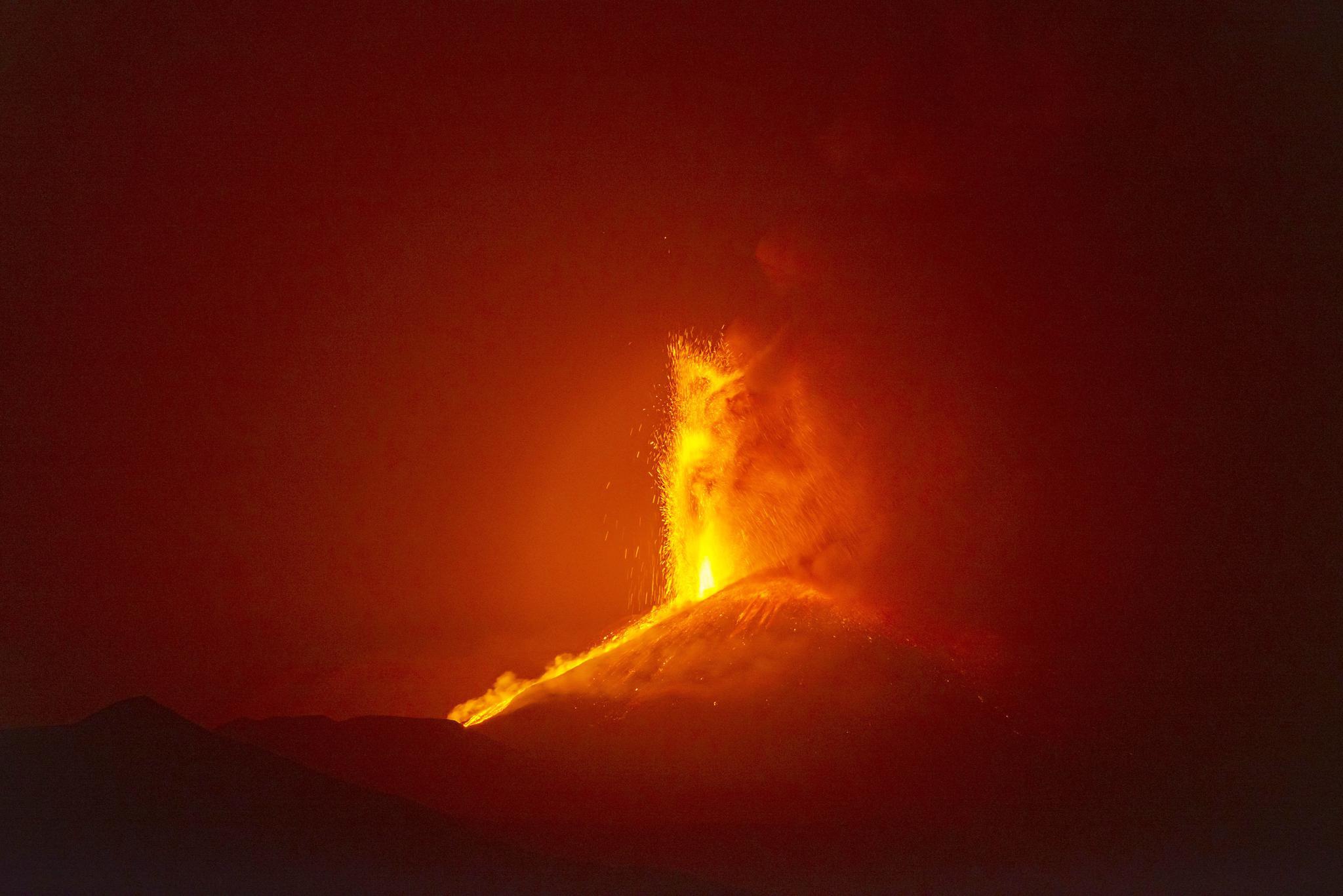 喷发的埃特纳火山