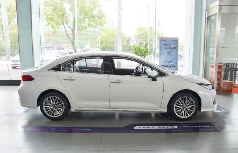 丰田亚洲狮进店实拍!2.0引擎+CVT,网友:加大版卡罗拉来袭!