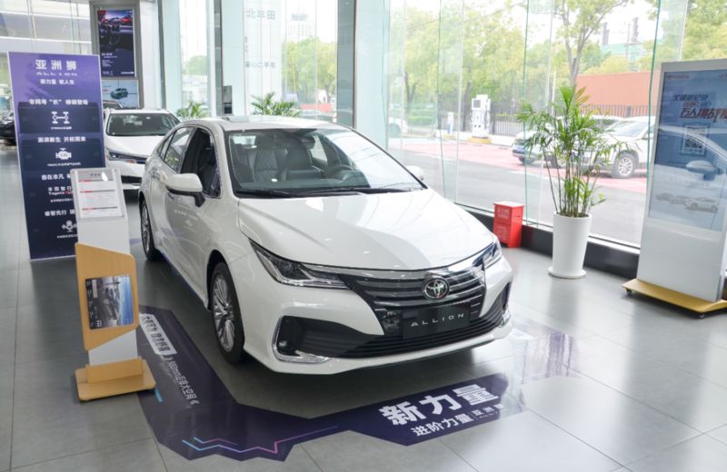 丰田亚洲狮进店实拍!2.0引擎+CVT,网友:加大版卡罗拉来袭!