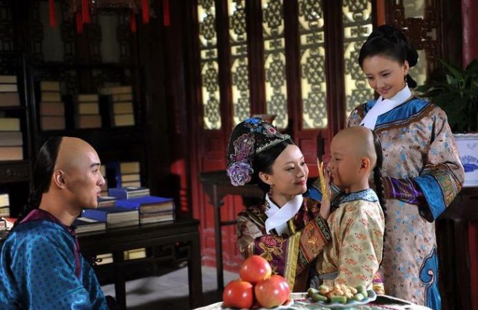 甄嬛传过继给果郡王弘曕真幸福吗为子计深远恐是甄嬛一厢情愿