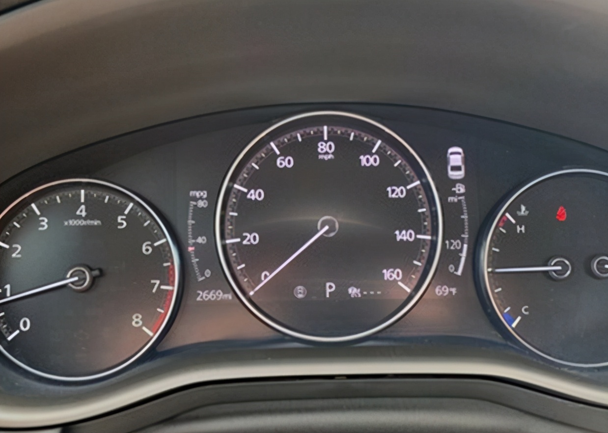 实拍马自达3升级版,2.5T引擎+AWD,动感造型+双排气,真帅气!
