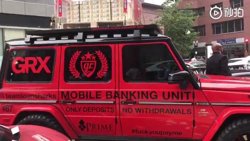 奔驰G级越野车，这个红彤彤的大G广告车如何？