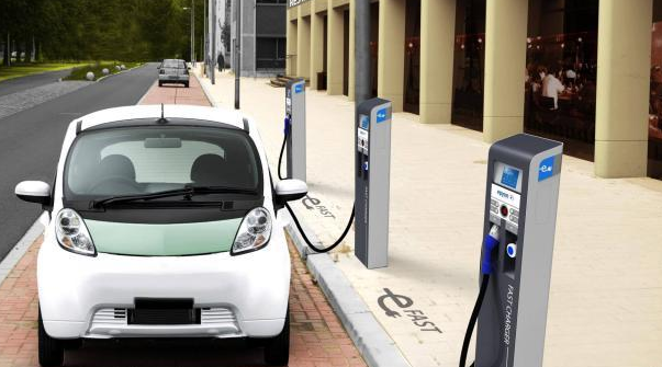 新能源汽车8小时充满电，燃油车2分钟加满油，到底谁更值得入手