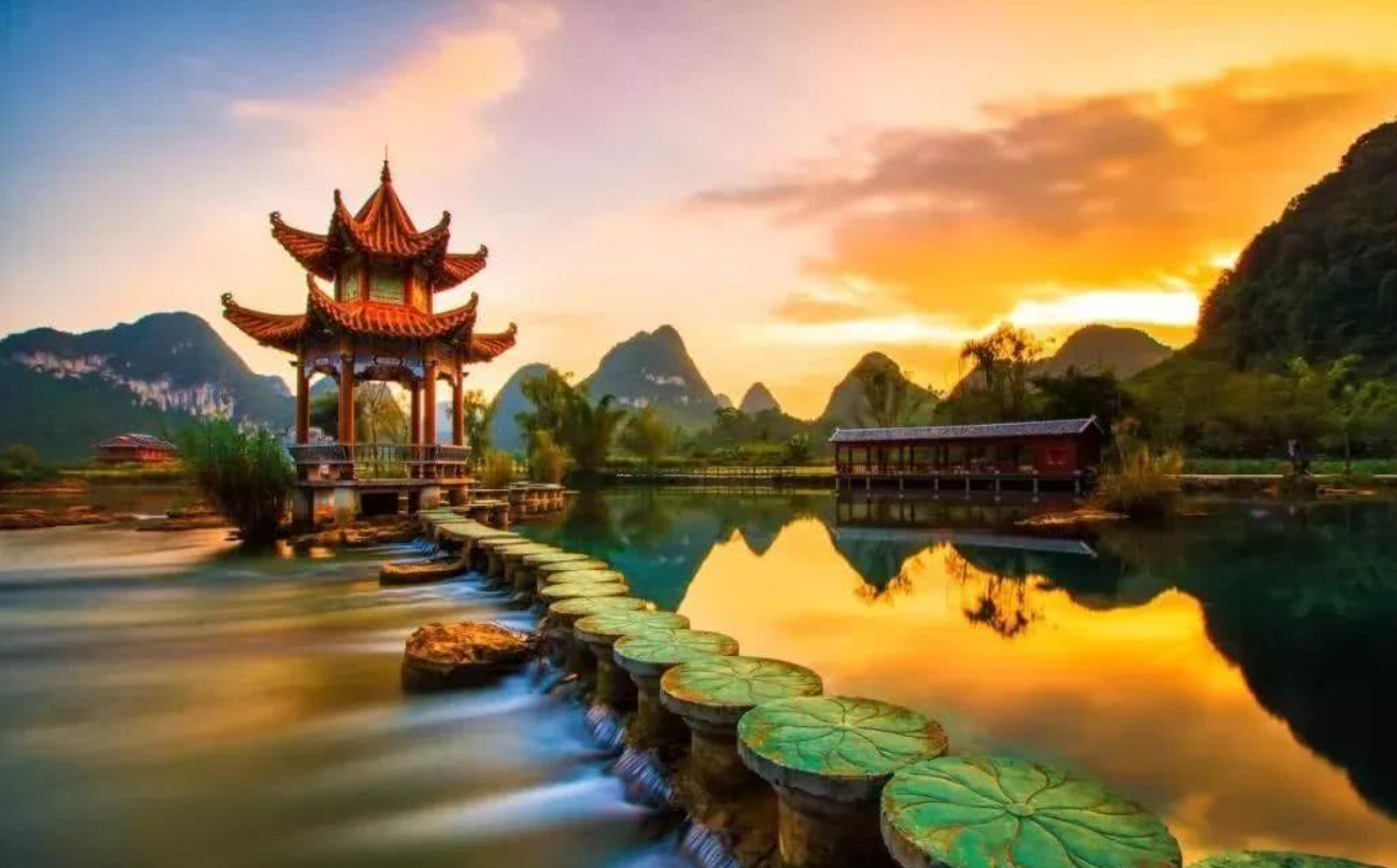 就是广西省,广西的高热度景点无需小编做过多的介绍,桂林山水,北海