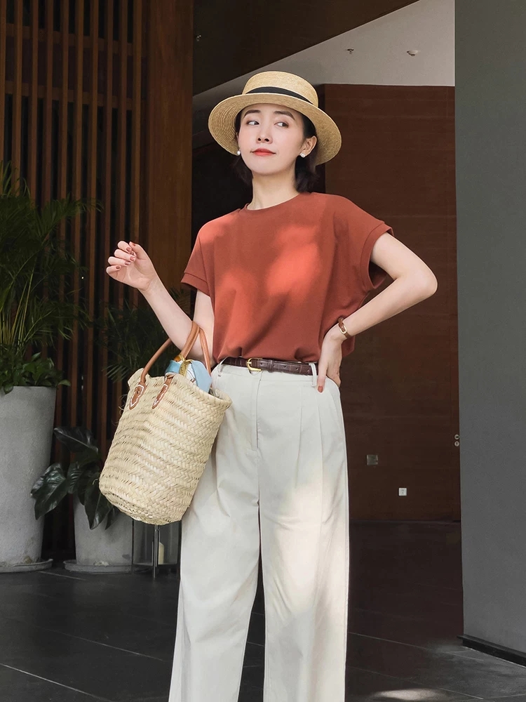 夏天不要乱穿衣，多穿这4种基础款单品，美得优雅温柔又有腔调