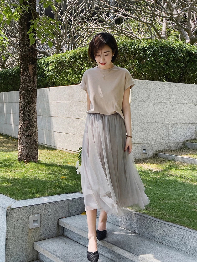 夏天不要乱穿衣，多穿这4种基础款单品，美得优雅温柔又有腔调