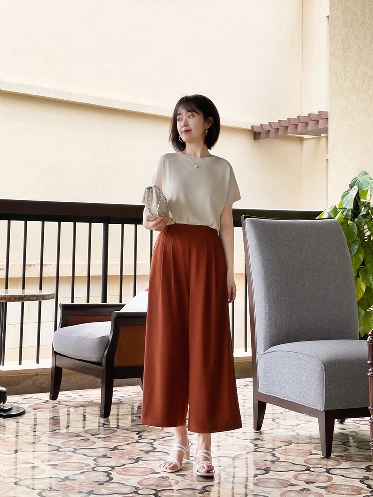 夏天不要乱穿衣，多穿这4种基础款单品，美得优雅温柔又有腔调