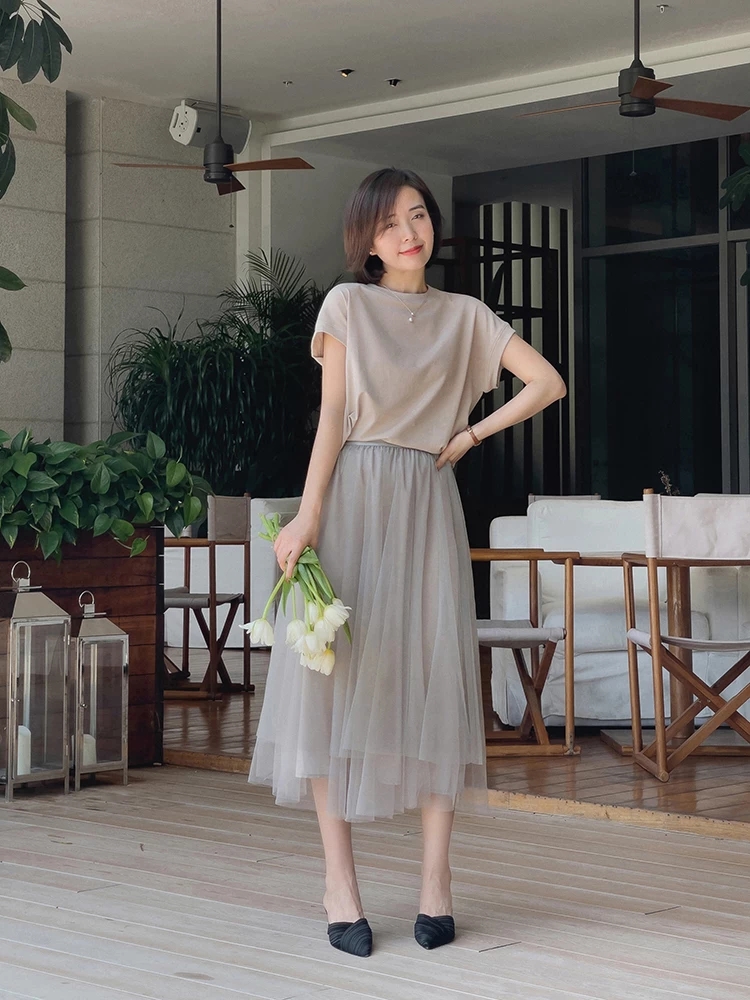 夏天不要乱穿衣，多穿这4种基础款单品，美得优雅温柔又有腔调